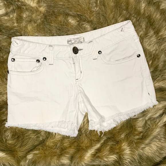 Free People Pants - FREE PEOPLE White Shorts W/Fringe